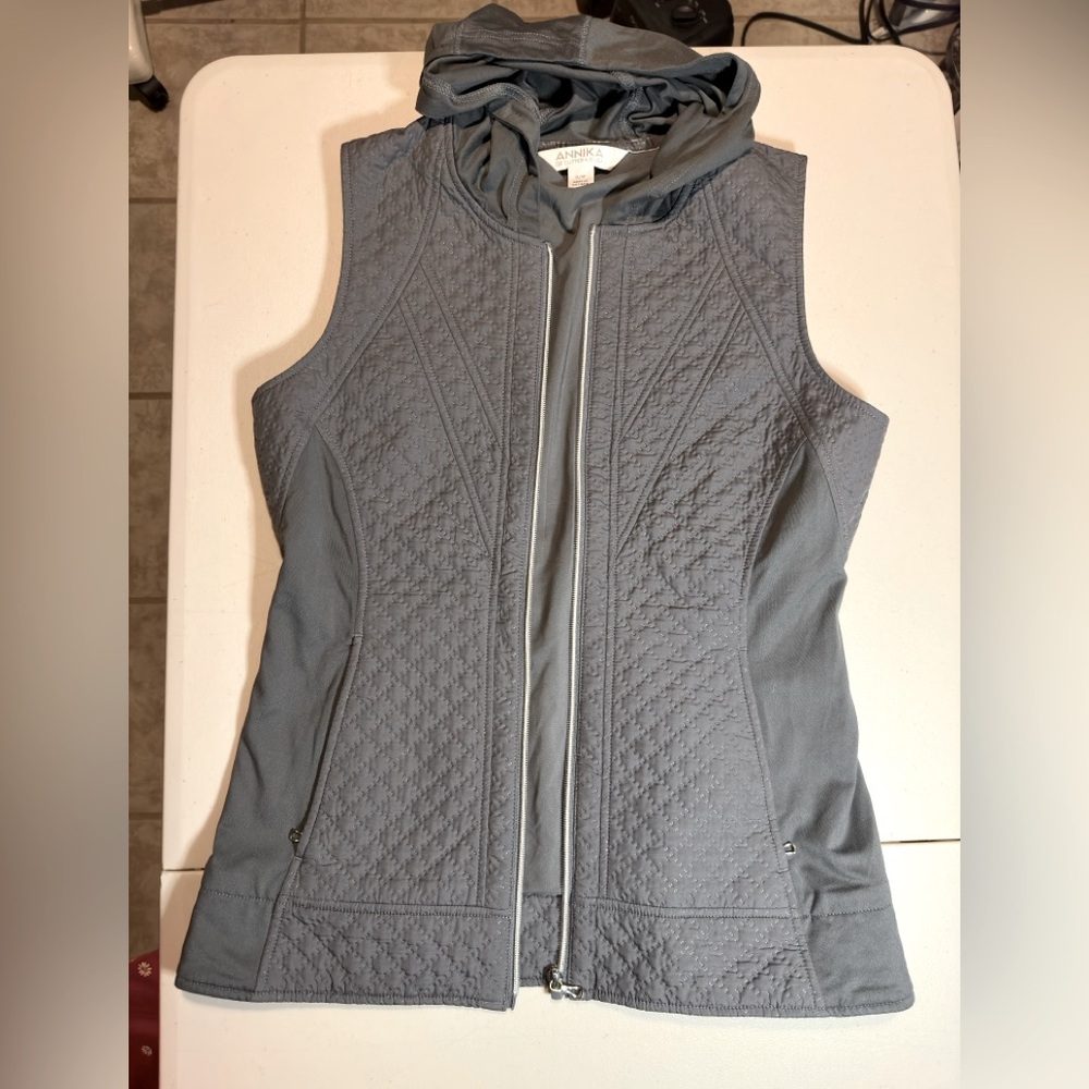 Annika CB small vest, lightweight, comfortable, wrinkle- resistant, pre-owned